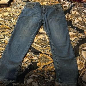 I’m selling blue jeans size 14